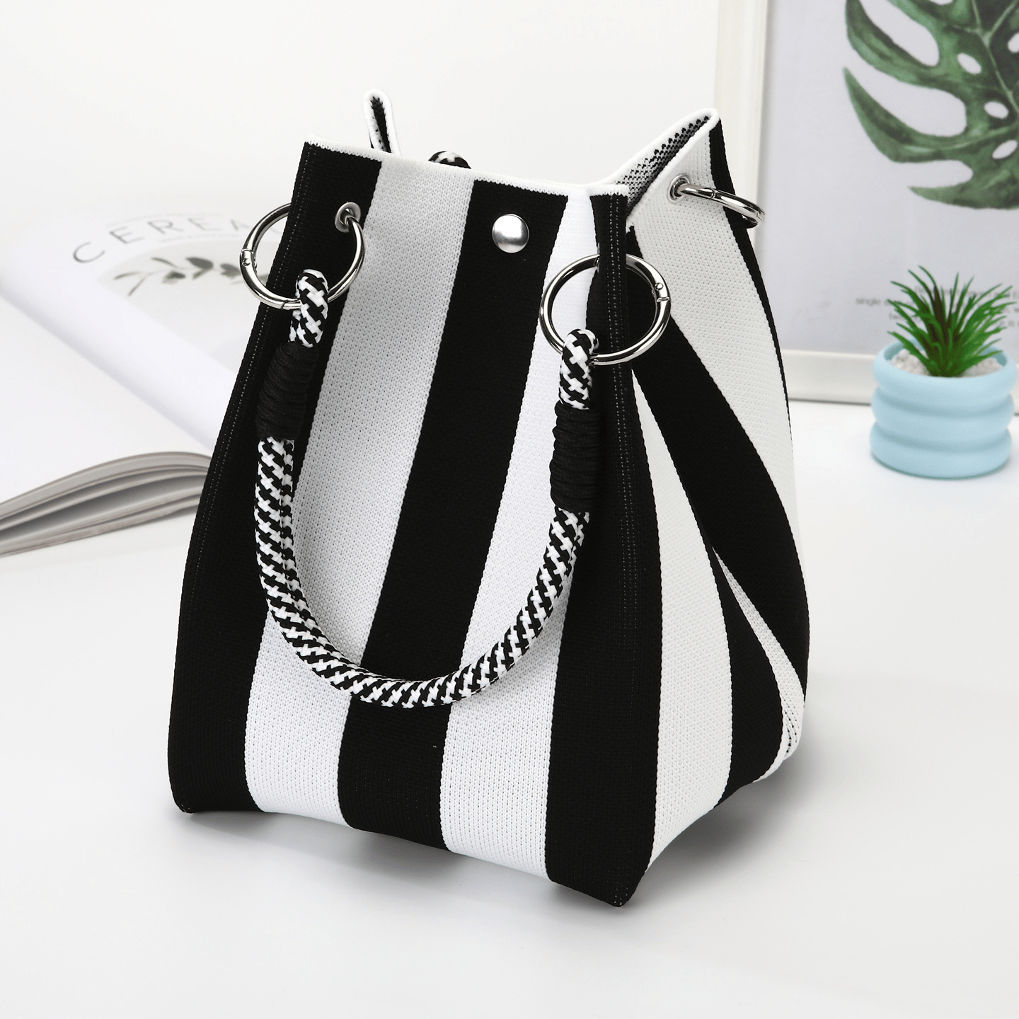 Black and white stripes,15cm x 16cm x 22cm